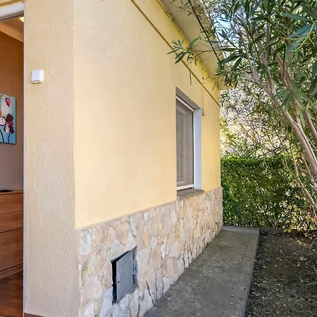 Can Camps Besalu Casa Planta Baja Con Jardin Exterior photo