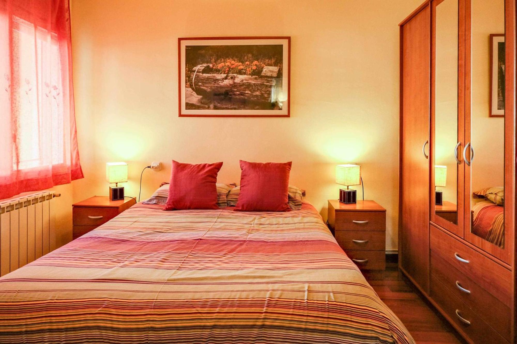 Camps Casa Planta Baja Con Jardin Holiday home Besalu
